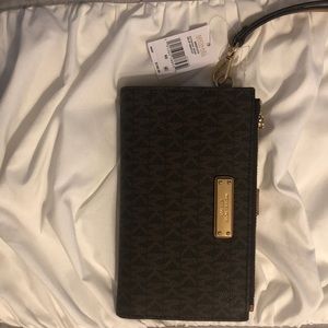 Brand new Michael Kors wristlet